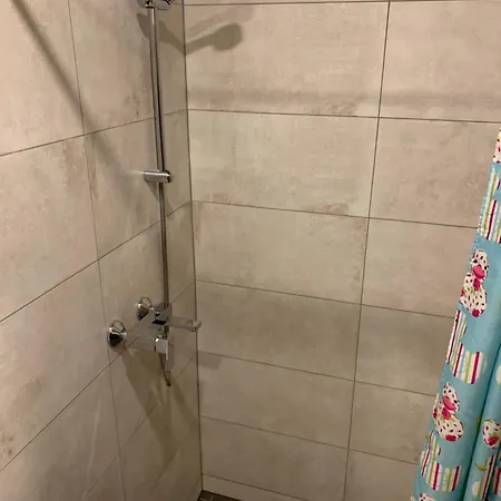 Delta 10- Two Big Beds *