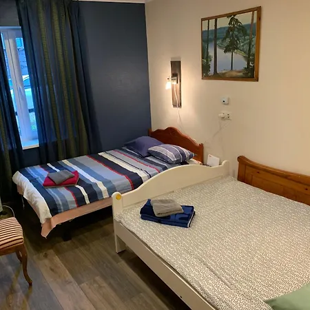 Delta 10- Two Big Beds *